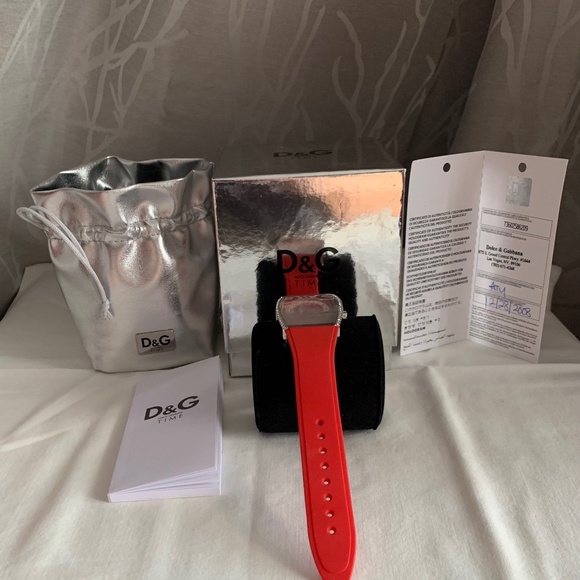 D&G Red Summerland Watch with All Packaging - Picture 1 of 6